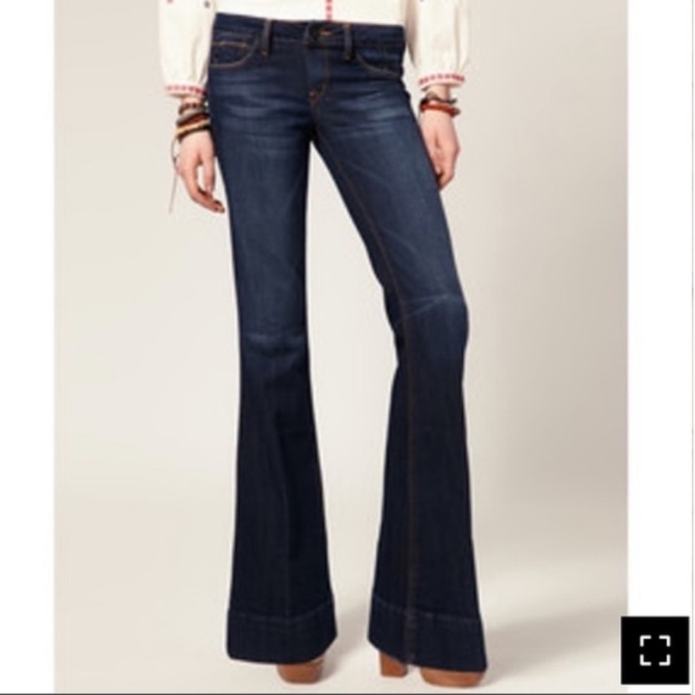 DESIGN LABS Sold Houston High Heel Bell Pull On Jeans Size XSmall Dark Wash